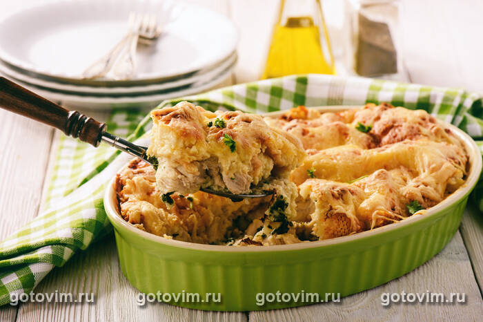 Страта - запеканка из хлеба с курицей, шпинатом и сыром Страта - запеканка из хлеба с курицей, шпинатом и сыром
