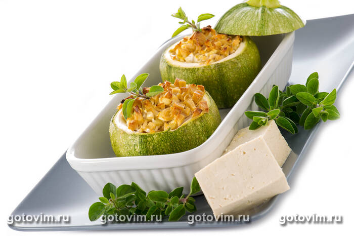 Кабачки, фаршированные соевым сыром тофу в духовке Кабачки, фаршированные соевым сыром тофу в духовке
