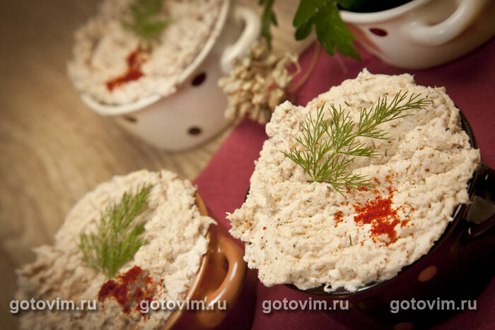 Черкез тавук - вареная курица по-черкесски с ореховым соусом (Cerkez Tavugu) Черкез тавук - вареная курица по-черкесски с ореховым соусом (Cerkez Tavugu)