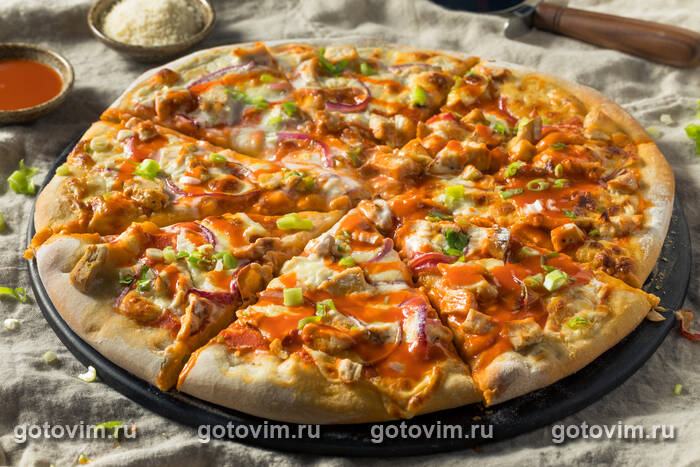 Пицца с курицей буффало и сыром с голубой плесенью Пицца с курицей буффало и сыром с голубой плесенью