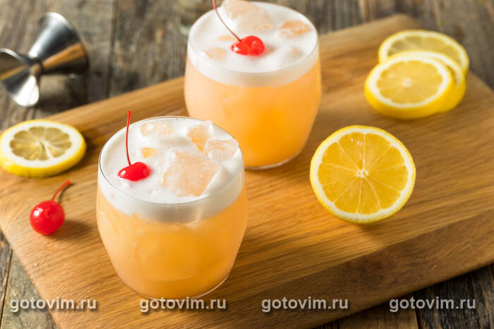 Коктейль с ракией, апельсином и маракуйей Коктейль с ракией, апельсином и маракуйей