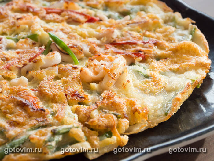 Хэмуль паджон - рисовые блинчики с морепродуктами и зеленым луком по-корейски Хэмуль паджон - рисовые блинчики с морепродуктами и зеленым луком по-корейски