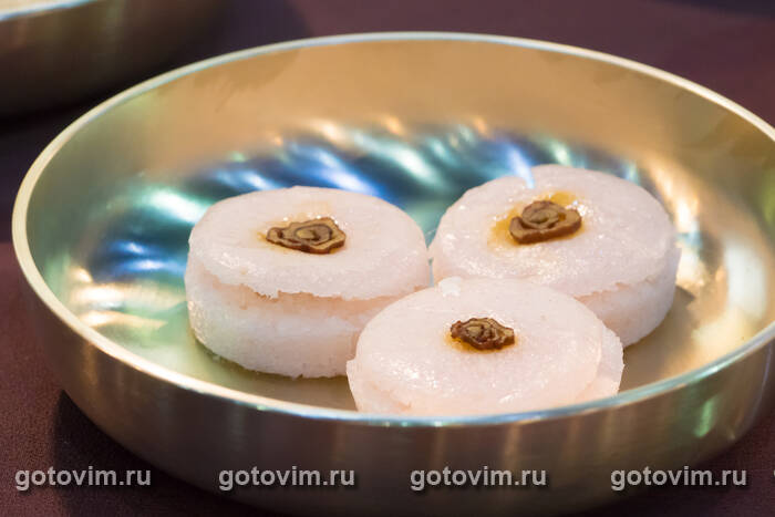 Сонпён - корейские рисовые пирожки с начинкой (Songpyeon) Сонпён - корейские рисовые пирожки с начинкой (Songpyeon)