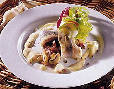 Сельдь под горчичным соусом с грибами и овощами Сельдь под горчичным соусом с грибами и овощами