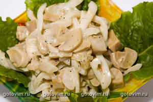 Салат из кальмаров с мариноваными грибами