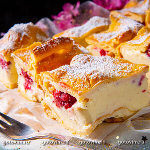 Торт «Карпатка» с ягодами и кремом с сыром рикотта и взбитыми сливками