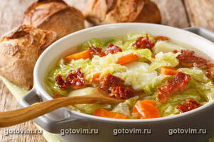 Суп из картофеля и савойской капусты с беконом