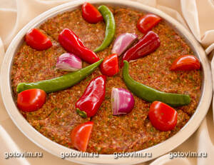 Тепси кебаб - круглый кебаб с овощами в лотке из Антакьи (Antakya Tepsi Kebab)
