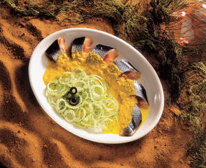 Норвежская сельдь с луком и горчичной заправкой