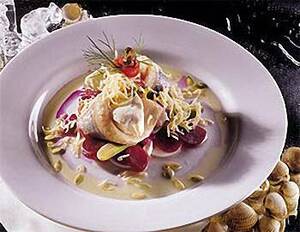 Сельдь и маринованная свекла с тертым сыром