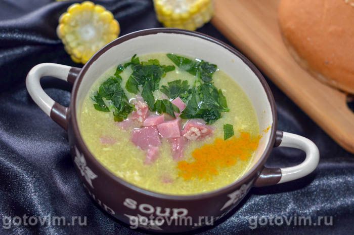 Азиатский яичный суп с курицей и кукурузой . Фотография рецепта
