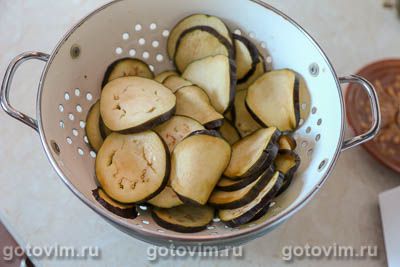 Грузинская закуска «дольки» из жареных баклажанов с орехами, Шаг 03
