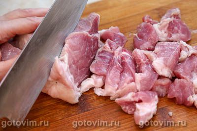 Мясо с баклажанами в духовке, запеченное с красным вином, Шаг 03