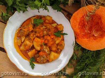 Баранина в мультиварке, тушенная с тыквой и картофелем