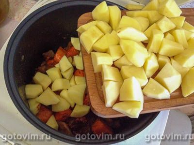 Баранина в мультиварке, тушенная с тыквой и картофелем, Шаг 09
