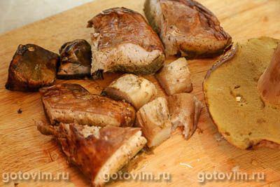 Картошка с белыми грибами, тушенная в молоке, Шаг 01
