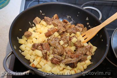 Картошка с белыми грибами, тушенная в молоке, Шаг 04
