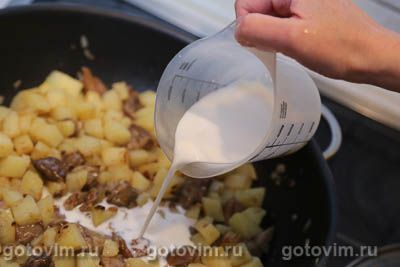 Картошка с белыми грибами, тушенная в молоке, Шаг 05