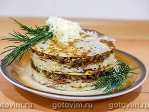 Порционный блинный торт с сыром, грибами и курицей