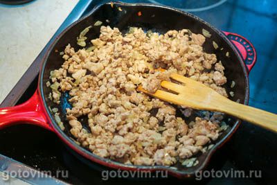 Блинный пирог-улитка с курицей и сыром, Шаг 05