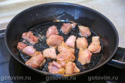 Свинина, тушенная с брюссельской капустой в сливках в духовке, Шаг 05