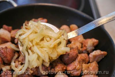 Свинина, тушенная с брюссельской капустой в сливках в духовке, Шаг 06