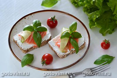 Брускетты со сливочным сыром и слабосолёной сёмгой. Фото-рецепт