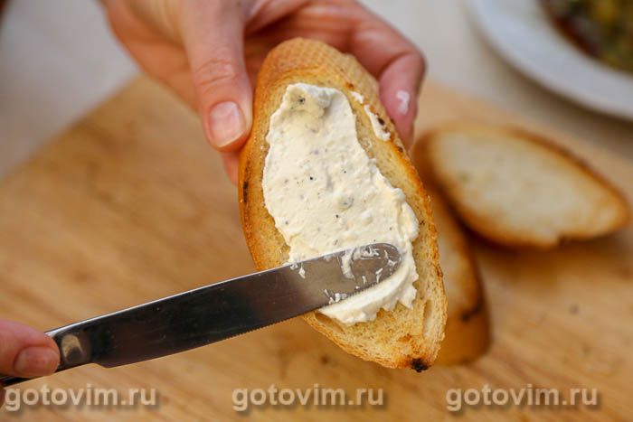 Брускетта с запеченным перцем и творожным сыром, Шаг 08