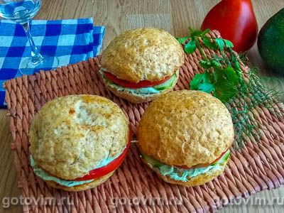 Булочки с творогом, зеленью и овощами для завтрака. Фото-рецепт