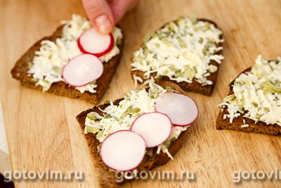 Норвежский бутерброд со шпротами и редиской, Шаг 04