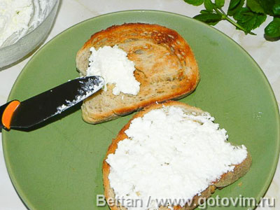 Бутерброды с розмариновым луком, козьим сыром и мятой, Шаг 05