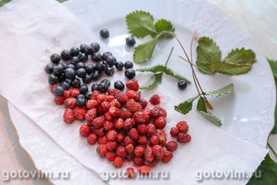Ягодный чай с земляникой и черникой, Шаг 01