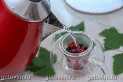 Ягодный чай с земляникой и черникой, Шаг 04