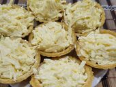 Тарталетки с сыром и чесноком