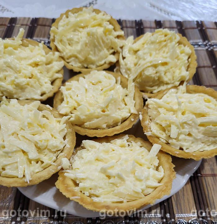 Тарталетки с сыром, яйцом и чесноком