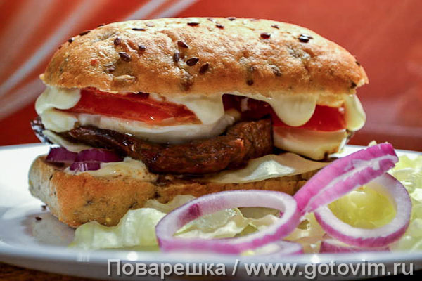 Чивито - сэндвич по-уругвайски. Фотография рецепта