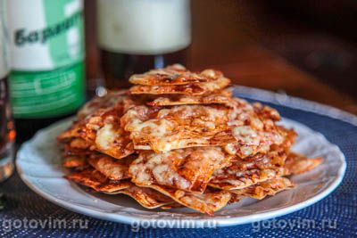 Чипсы из лаваша с кетчупом и сыром. Фотография рецепта Чипсы из лаваша с кетчупом и сыром. Фотография рецепта