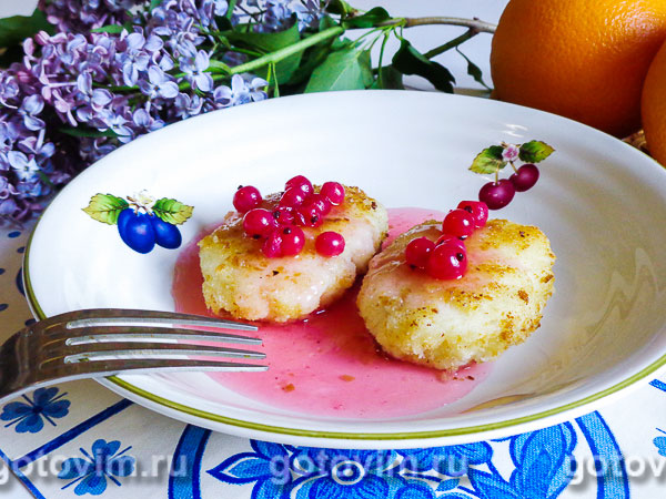 Десерт из манки с красной смородиной. Фотография рецепта