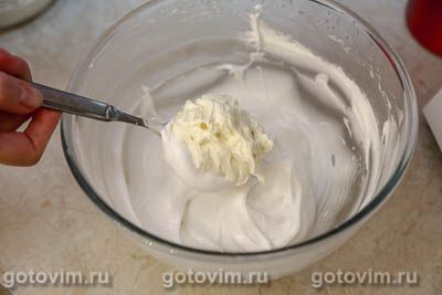 Десерт из сырного крема с итальянской меренгой и печеньем, Шаг 03