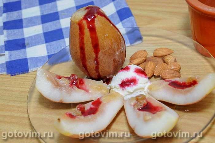 Печеные груши с орехами и изюмом в сахарном сиропе. Фотография рецепта