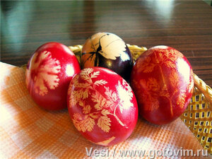 Крашеные яйца (с листиками петрушки)