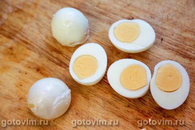 Яйца, фаршированные печенью трески и сыром, Шаг 02