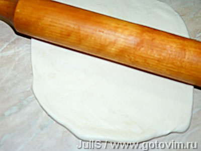 Эльзасский «пылающий пирог» с беконом, творогом и луком, Шаг 08