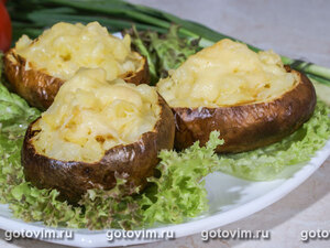 Печеный картофель, фаршированный сыром