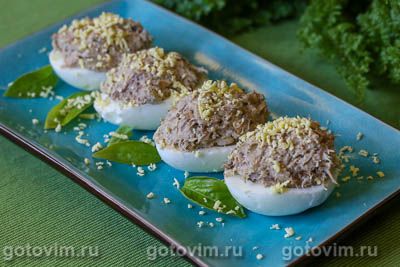 Яйца, фаршированные консервированной рыбой. Фото-рецепт