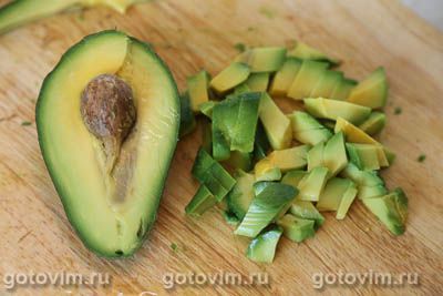 Овощной салат из фасоли с авокадо и крымским луком, Шаг 02