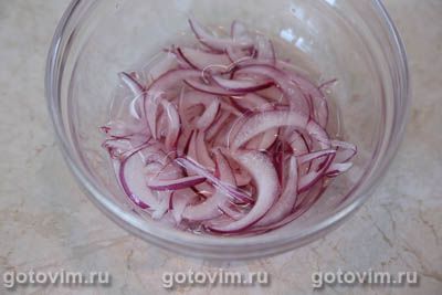 Овощной салат из фасоли с авокадо и крымским луком, Шаг 05