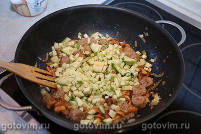 Фриттата с колбасками для жарки и овощами, Шаг 06