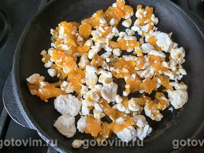 Глазунья по-корсикански с зернистым сыром, маринованным шалотом и помидорами, Шаг 04