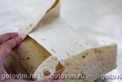 Горячий бутерброд  из тортильи с яйцом, сыром и ветчиной, Шаг 05